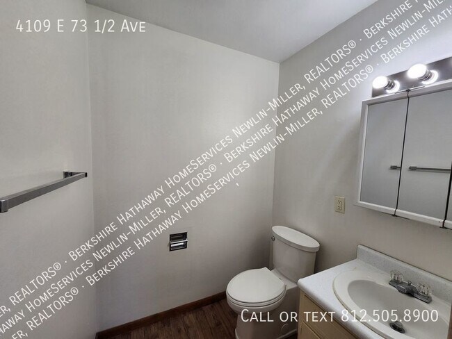 Building Photo - 2 Bedrooms, 1 1/2 Bath Duplex with 1 car a...
