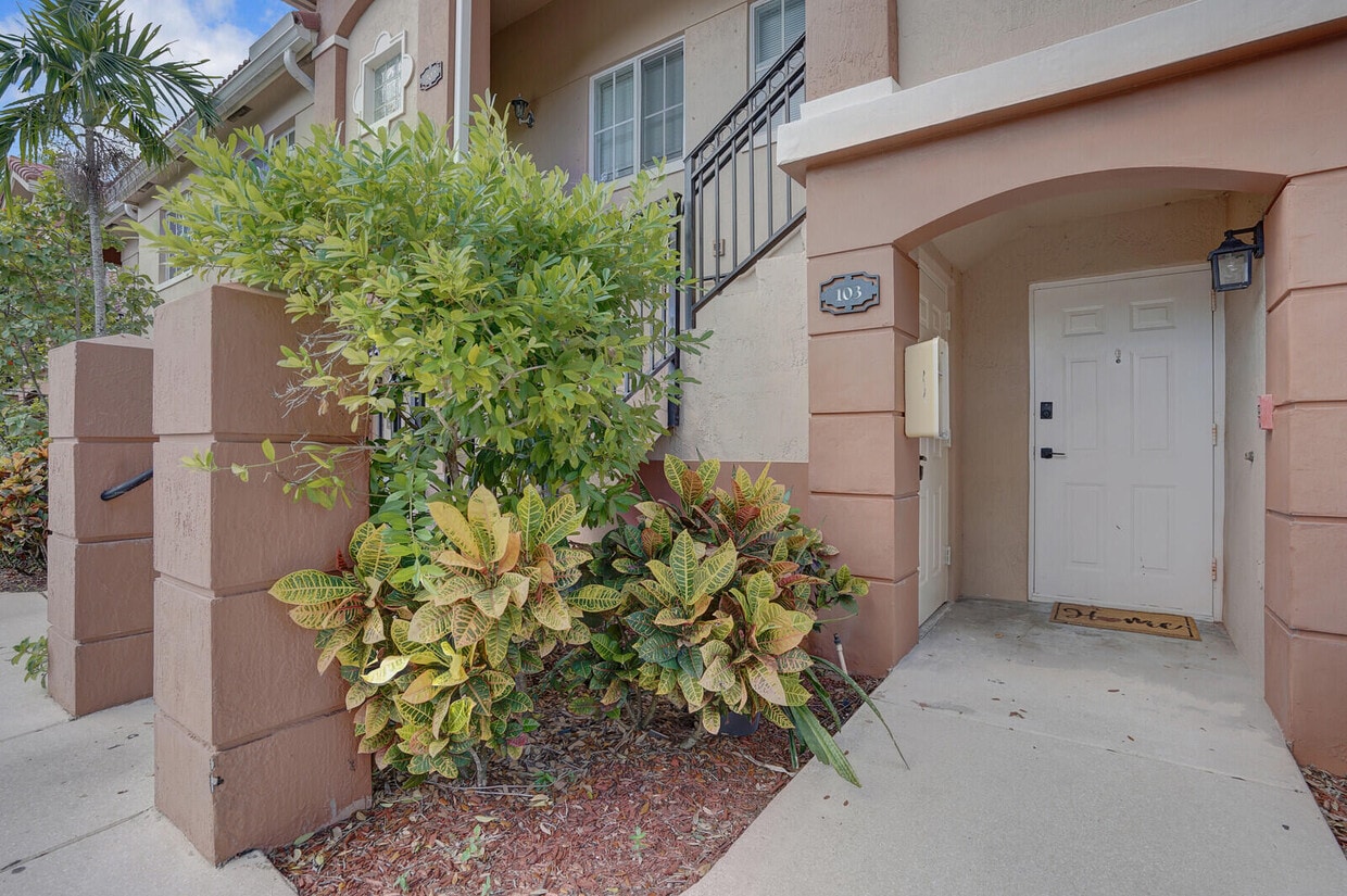 Primary Photo - 3474 Briar Bay Blvd