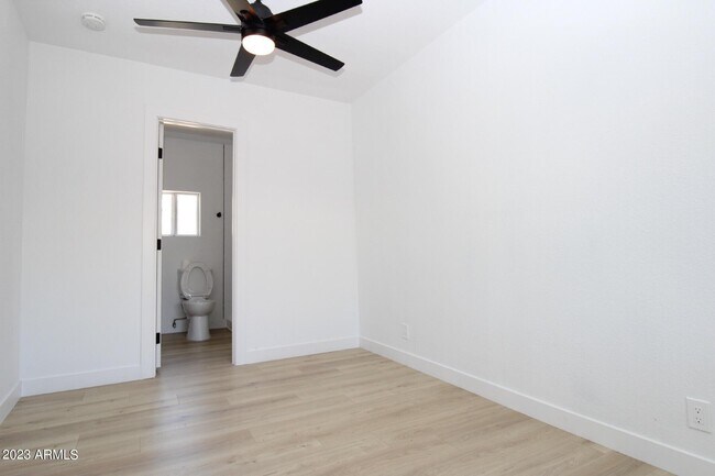 Foto del edificio - 709 W 1st St