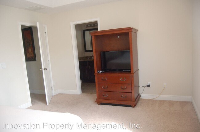 Building Photo - 4 br, 3.5 bath House - 8171 Roseville Blvd