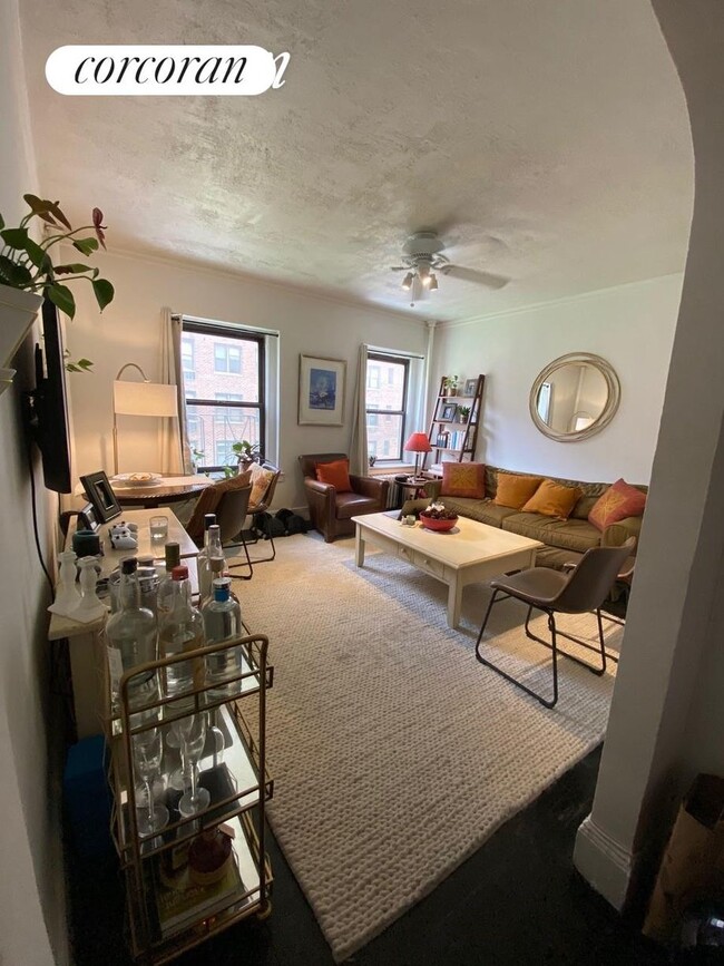 Foto del edificio - 240 E 24th St