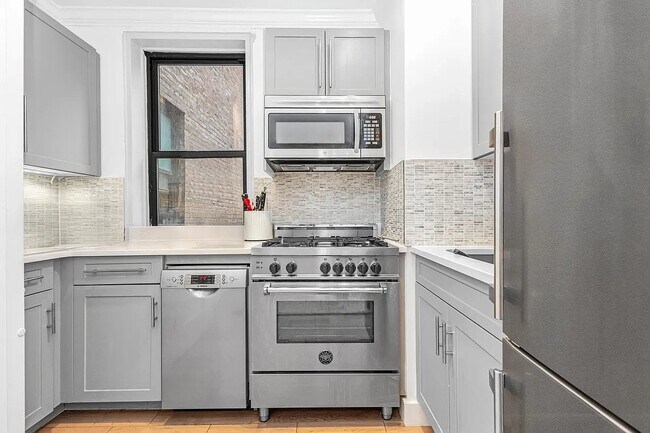 Foto del edificio - 421 W 21st St