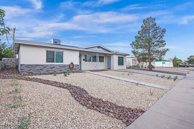 Foto del edificio - 7904 Parkland Dr