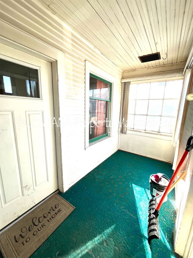 Building Photo - Cute 3 bedroom 1 bath on the flats.