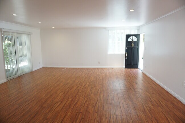 Foto del edificio - 4610 Densmore Ave