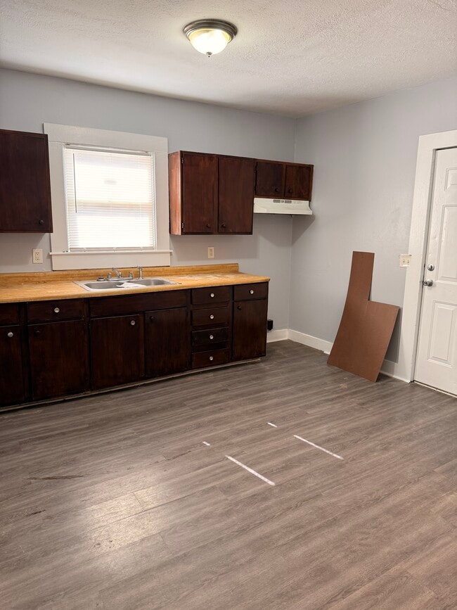 Building Photo - 958 Strouse Ave