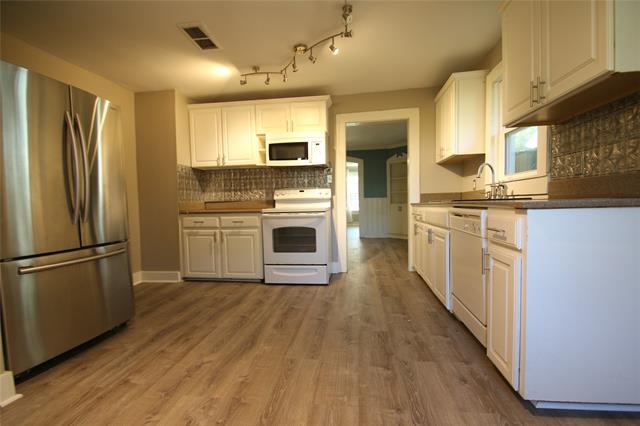 Foto del edificio - 3320 W 5th St