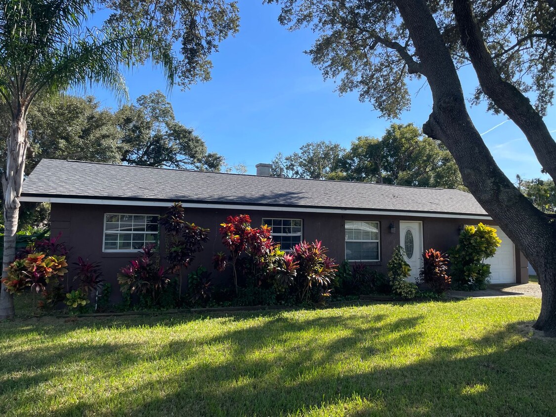 Foto principal - 3/2 Home in Winter Park Estates.