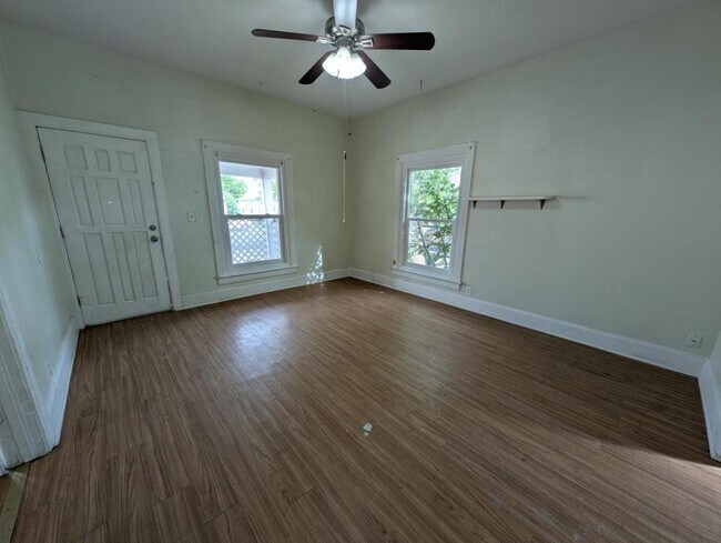 Foto del edificio - 329 N 2nd St