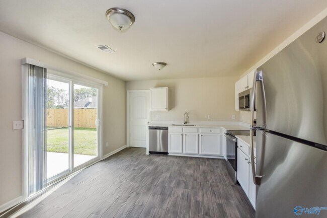 Building Photo - 123 Fire Fly Ln