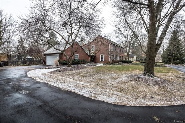 Building Photo - 32370 Lahser Rd