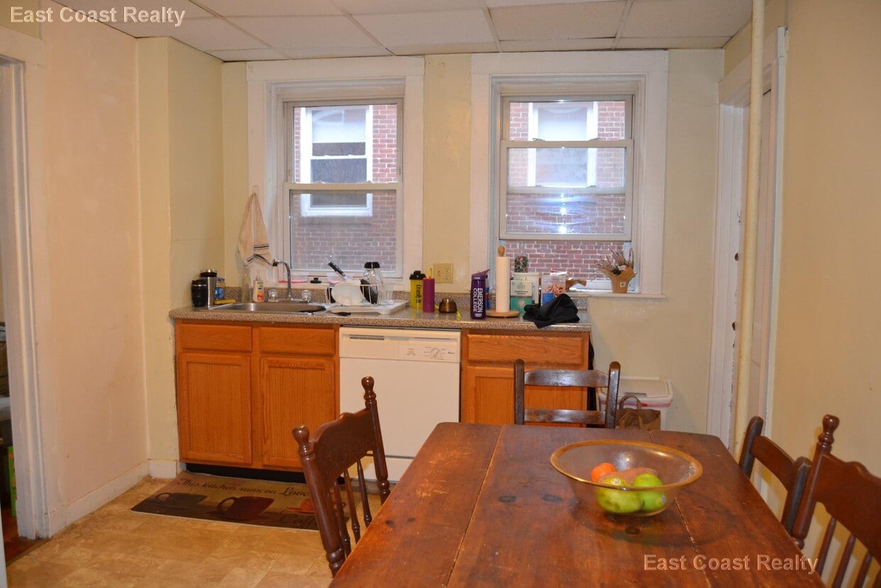 Primary Photo - 90 Cypress St
