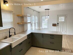 Building Photo - 404 16th Ave S