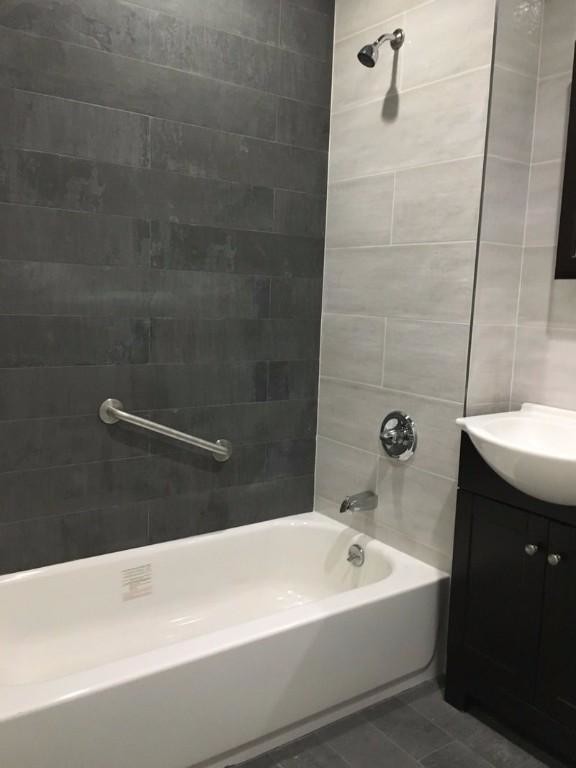 Foto del edificio - 310 E 25th St