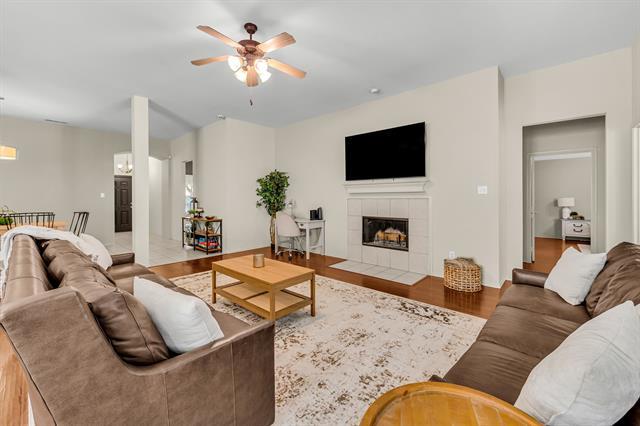 Foto del edificio - 12109 Ridge Tree Rd