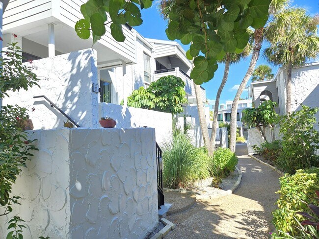 Foto del edificio - 1555 Tarpon Center Dr