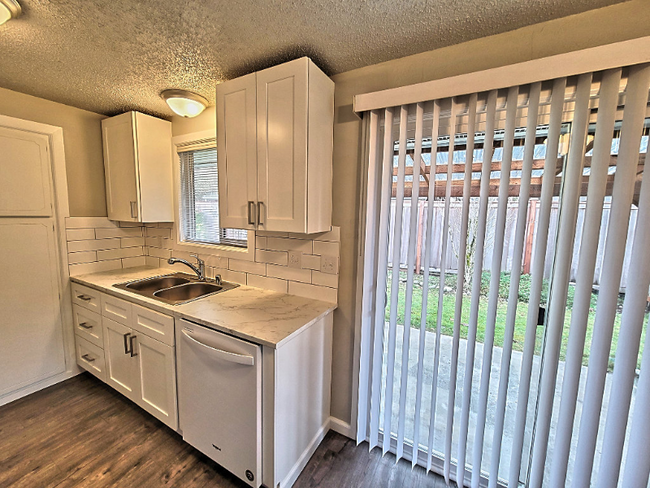 Building Photo - 4827 Rumac St SE