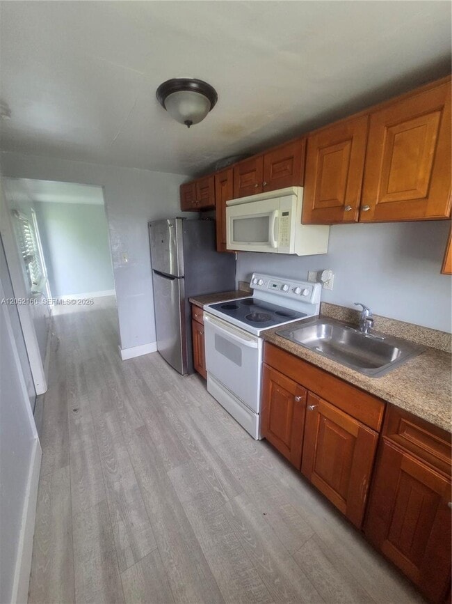 Foto del edificio - 4017 SW 24th St