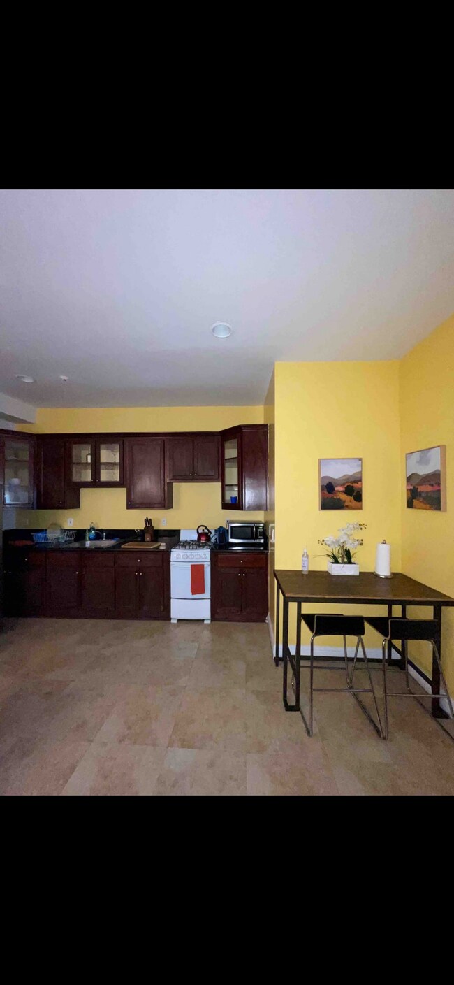 Foto del edificio - 2421 Hunter St