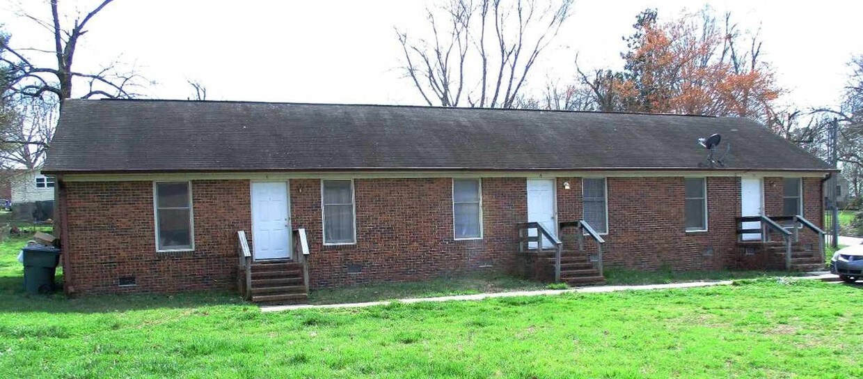 709 North St, Graham, NC 27253 Apartments in Graham, NC