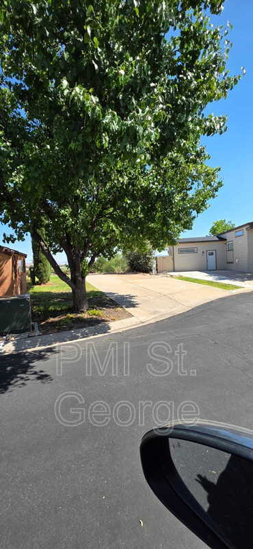 Building Photo - 2990 E Riverside Dr