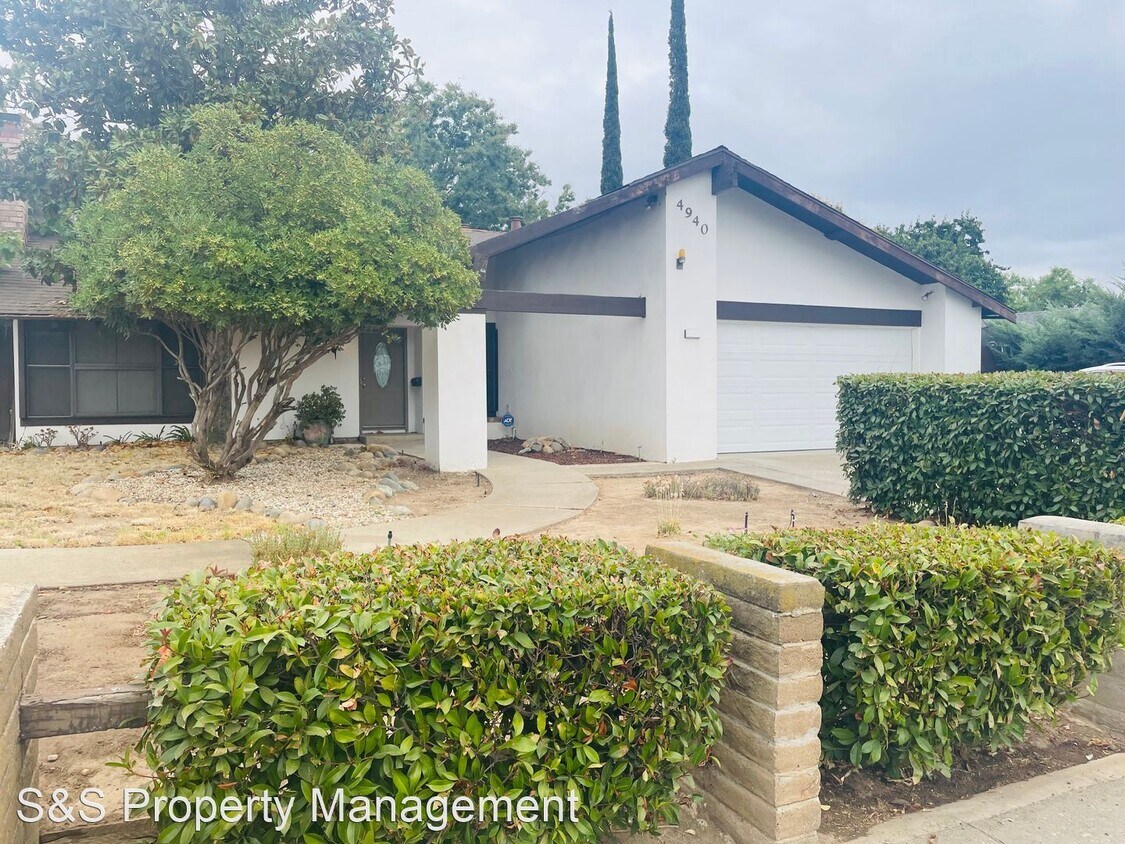 Primary Photo - 4 br, 2 bath House - 4940 Dewey Dr.