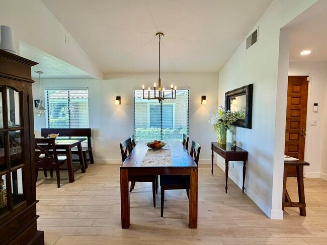 Building Photo - 144 Las Lomas