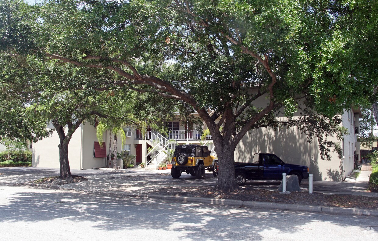Foto del edificio - 211 Danube Ave