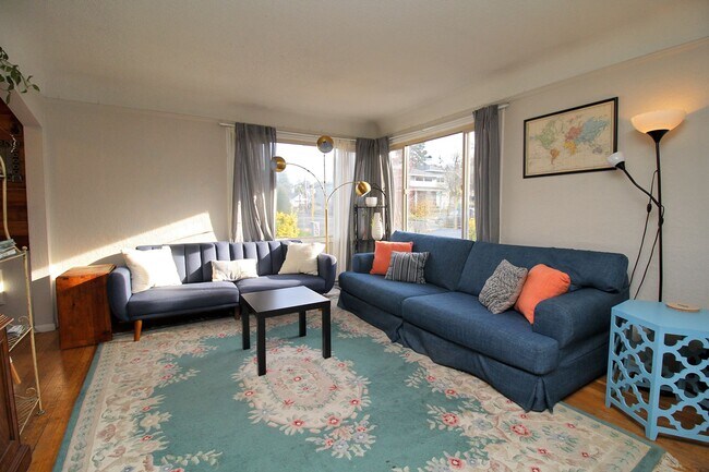 Foto del edificio - 7105-7115-7115 NE Halsey St