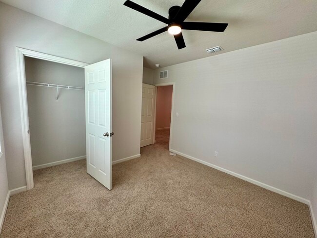 Building Photo - 490 Sea Spray Dr