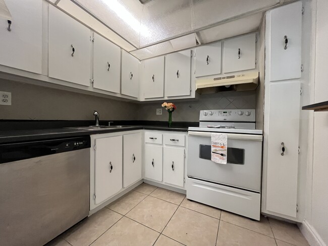 Building Photo - 4354 NW 9th Ave