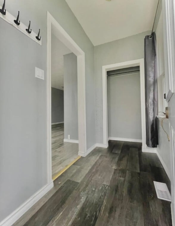 Photo du bâtiment - Spacious 2 Bed / 1 Bath House| $1999/month - Parking Included
