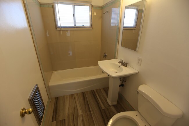 Foto del edificio - 819 Glenway Dr