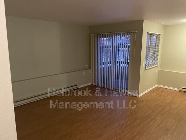 Foto del edificio - 4531 Boardwalk Dr