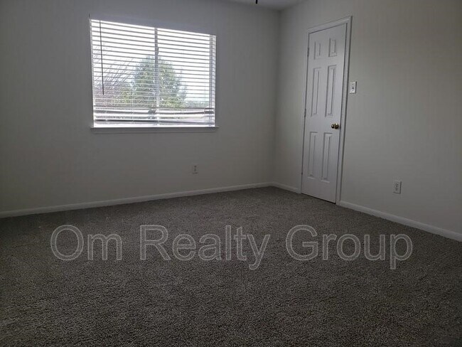 Foto del edificio - 6655 Stonefort Ct