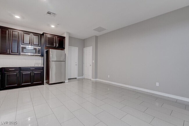 Building Photo - 965 Mossy Vale St