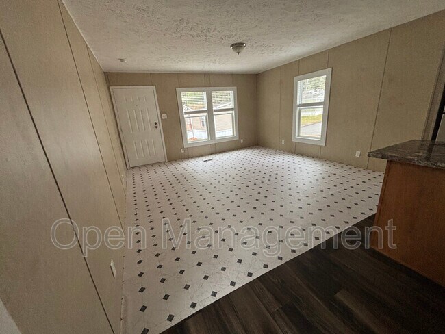 Building Photo - 356 Bayhead Dr