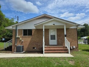 Building Photo - 424 Bryan St