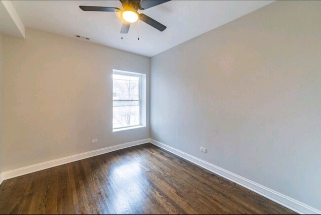 Foto del edificio - 5824 S Michigan Ave