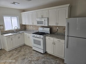 Building Photo - 420 St Thomas Dr