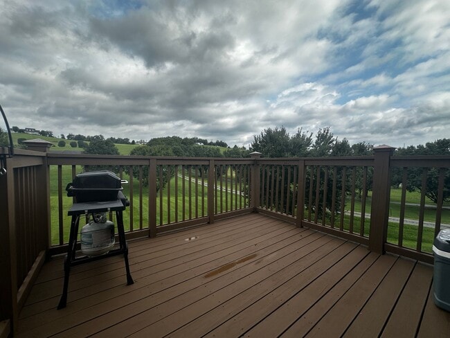 Building Photo - E. Morristown - 2 bed/1 bath duplex with b...