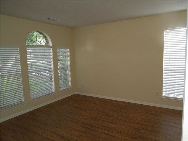 Building Photo - 16815 Sussex Dr