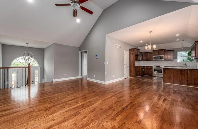 Building Photo - 4766 Lakecrest Dr