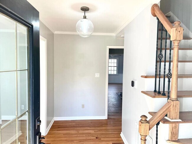 Building Photo - Room in 5 Bedroom Home at Woodshed Cir