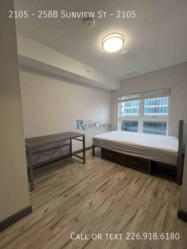 Photo du bâtiment - 258B-258B Sunview St