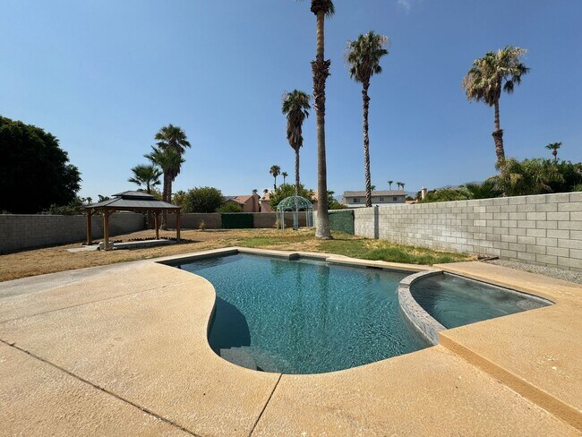 Building Photo - AVAILABLE NOW!!! 4 Bed/ 3 Bath Home with P...