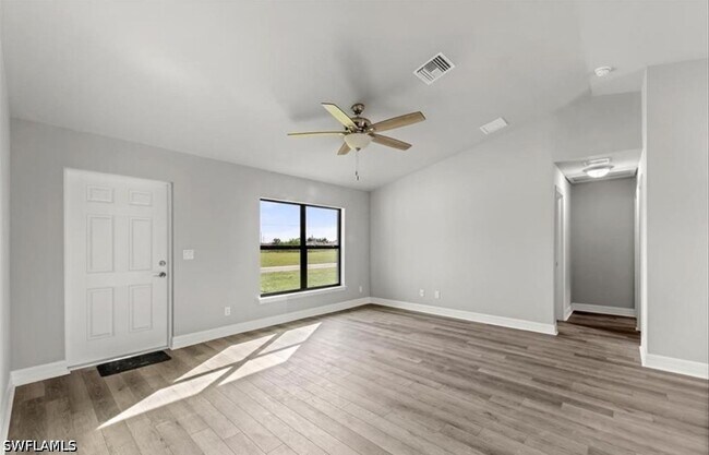 Foto del edificio - 626 NW 2nd Ln