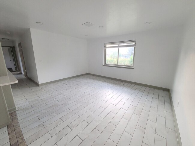Building Photo - Updated home in SW OKC