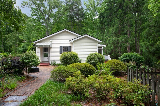 Building Photo - Beautiful 3 bedroom, 2 bath home in Hope Valley available 2/15!