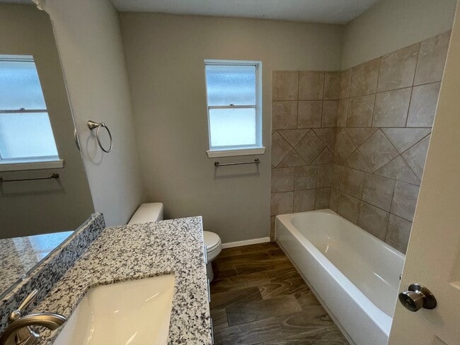 Hall Bath - 10011 Shell Rock Rd